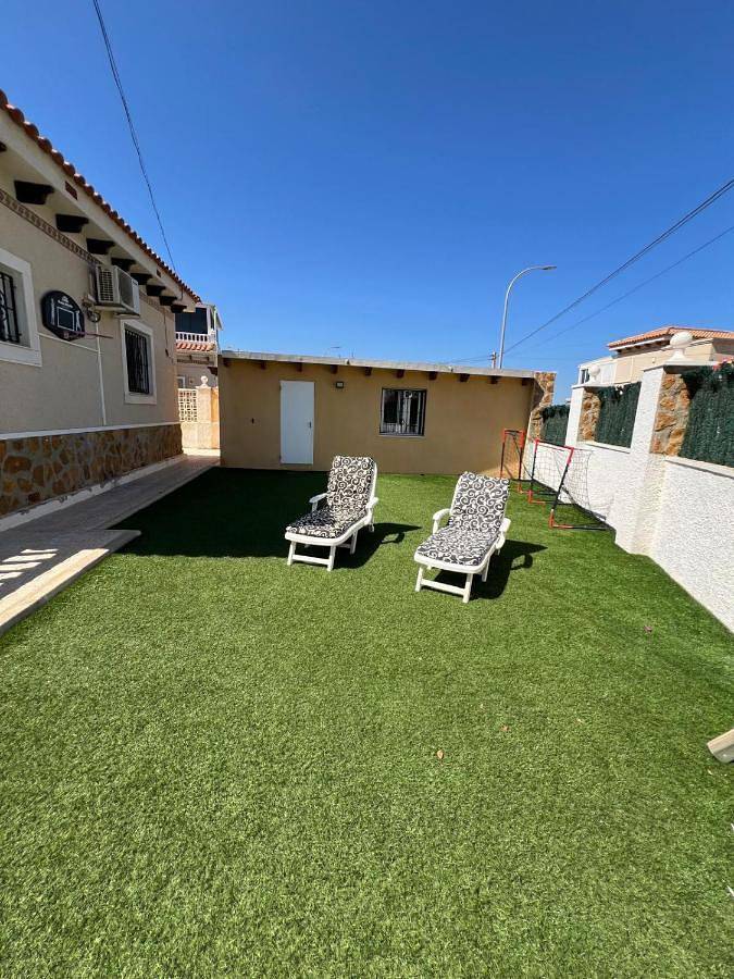 Casa rural para 6 personas, con Terraza además de Jardín y Piscina en San Miguel de Salinas - 3
