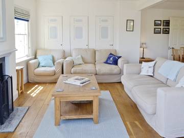 Vacation Rental for 8 Guests in Lyme Regis, Jurassic Coast, Picture 2