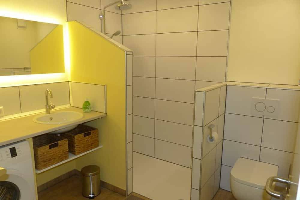 Geheel appartement, Vacation apartment, 1 bedroom, 1 living room, terrace with garden, max. 2 persons in Lichtenstein, Neckar-Alb