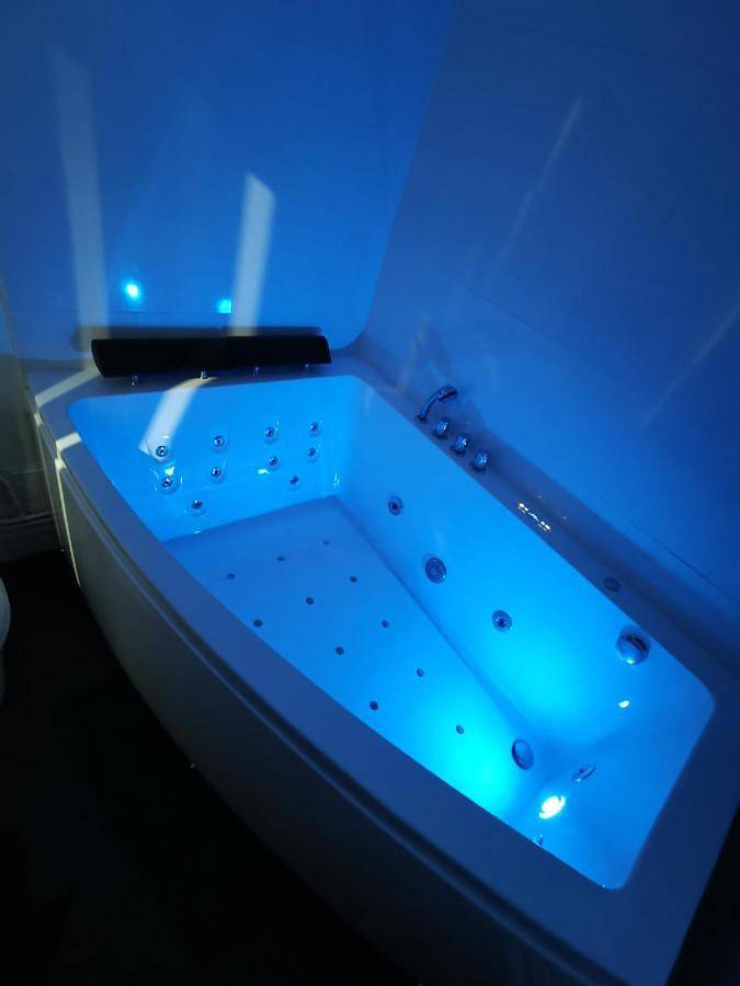 Gîte pour 2 personnes, avec sauna ainsi que balcon et jacuzzi à Le Mée-sur-Seine - 3