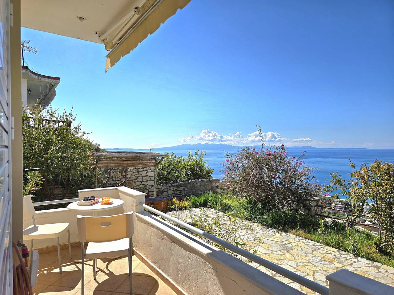 Ganze Wohnung, Feriehus i Qeparo med havudsigt in Himarë, Vlorë