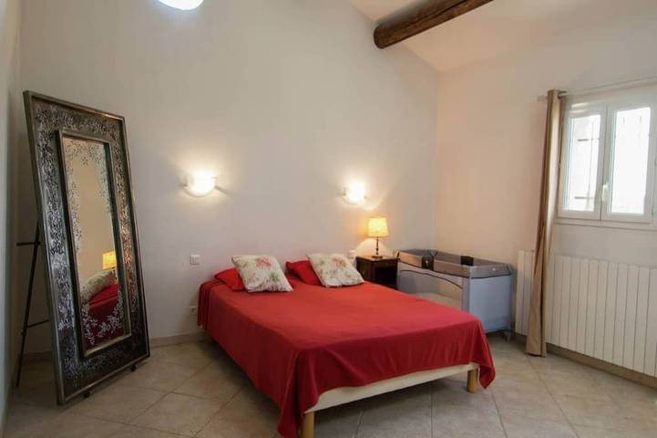 Location de vacances pour 5 personnes, avec Jacuzzi et Terrasse ainsi que Jardin et Piscine à Montfrin - 2