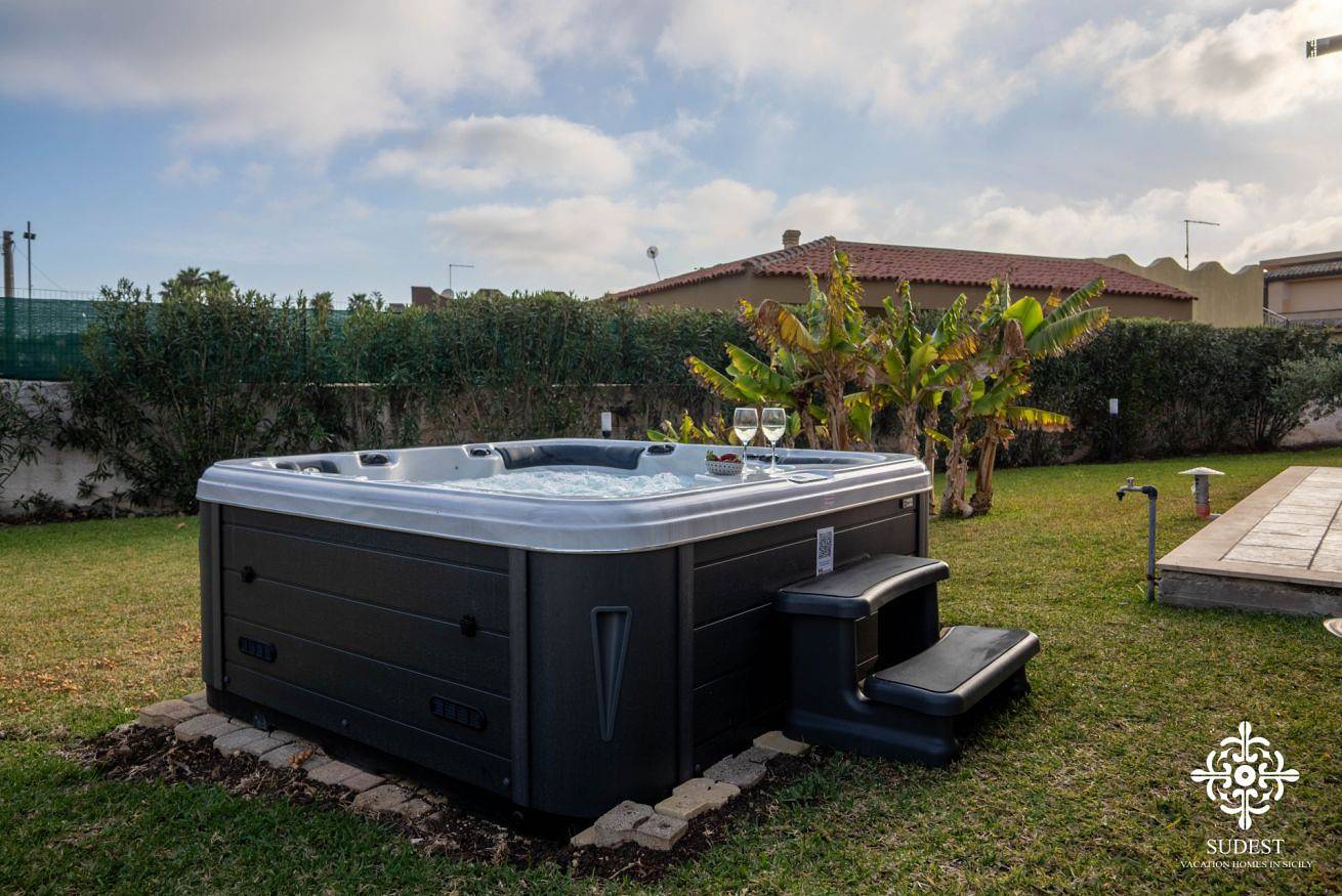 Villa Seaside - Dimora con jacuzzi a 200 mt dal mare in Siracusa, Siracusa e dintorni