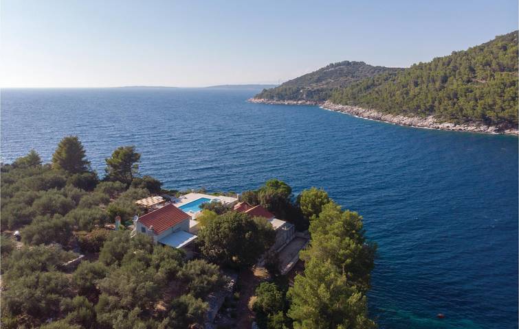 Reizende Ferienwohnung: 300 m vom Strand entfernt, mit Pool und moderner Ausstattung in Vela Luka, Korcula