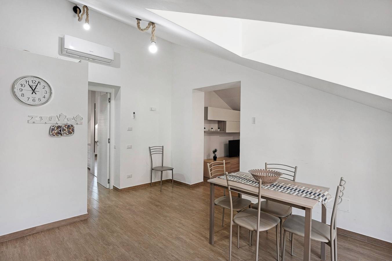 Ganze Wohnung, Ferienwohnung 'Alba' mit Bergblick, Wi-Fi und Klimaanlage in Pimonte, Monti Lattari