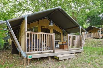Tente pour 5 personnes, avec terrasse et balcon/terrasse en Dordogne