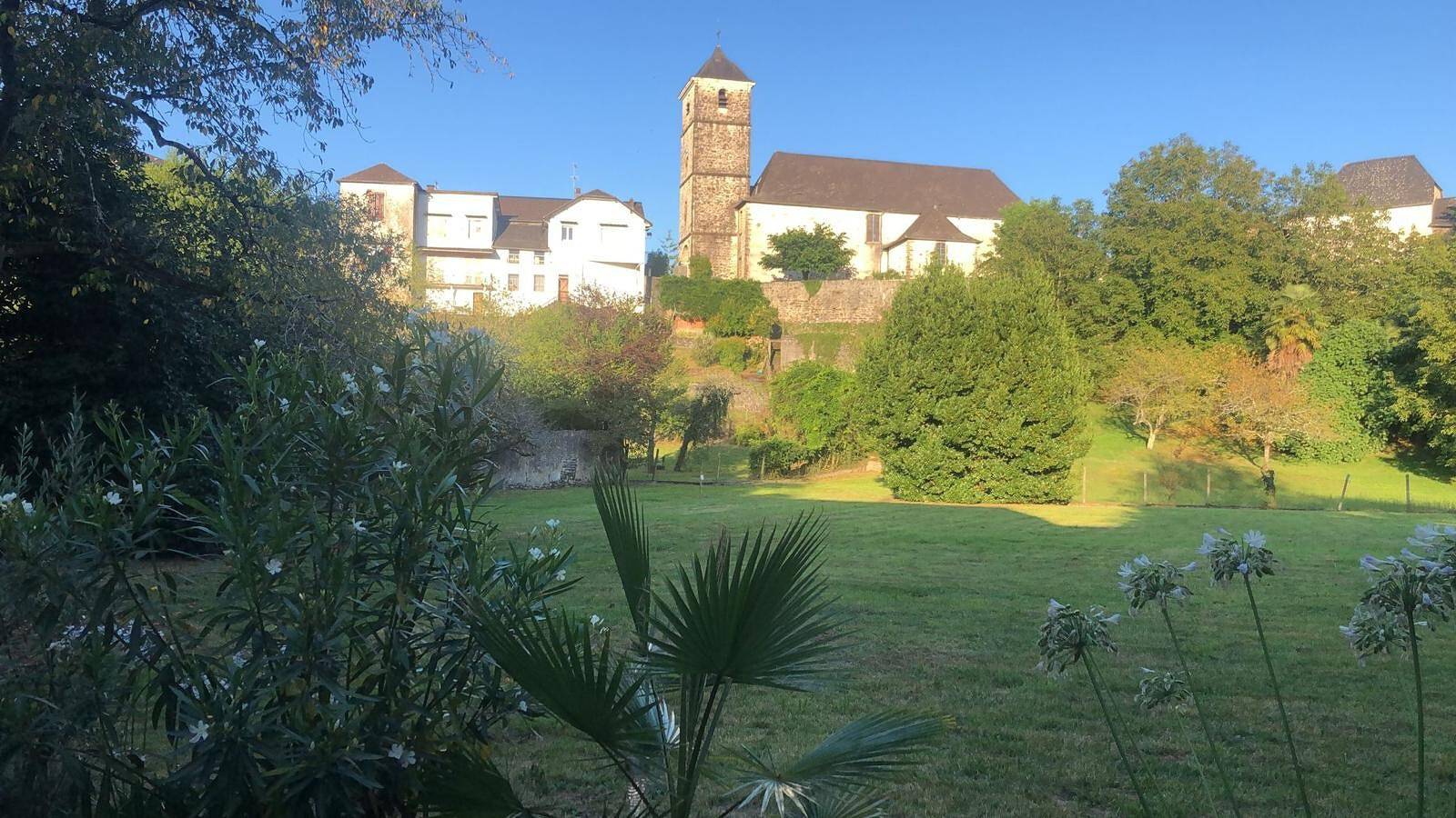 Casa de vacaciones 'Maison Brocanteflore' con jardín privado, Wi-Fi y aire acondicionado in Moumour, Béarn