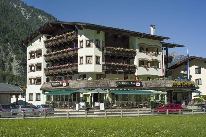 Hotel für 2 Personen, mit Balkon und Terrasse sowie Garten und Sauna in Maurach