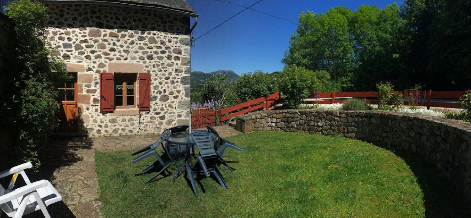 Gite "Les Banes" neuf et indépendant in Saint-Sauves-d'Auvergne, Parc naturel régional des Volcans d'Auvergne