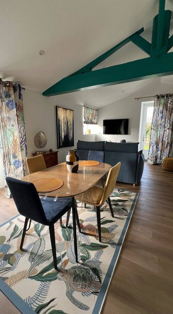 Gîte pour 6 personnes, avec jacuzzi et jardin ainsi que terrasse et piscine