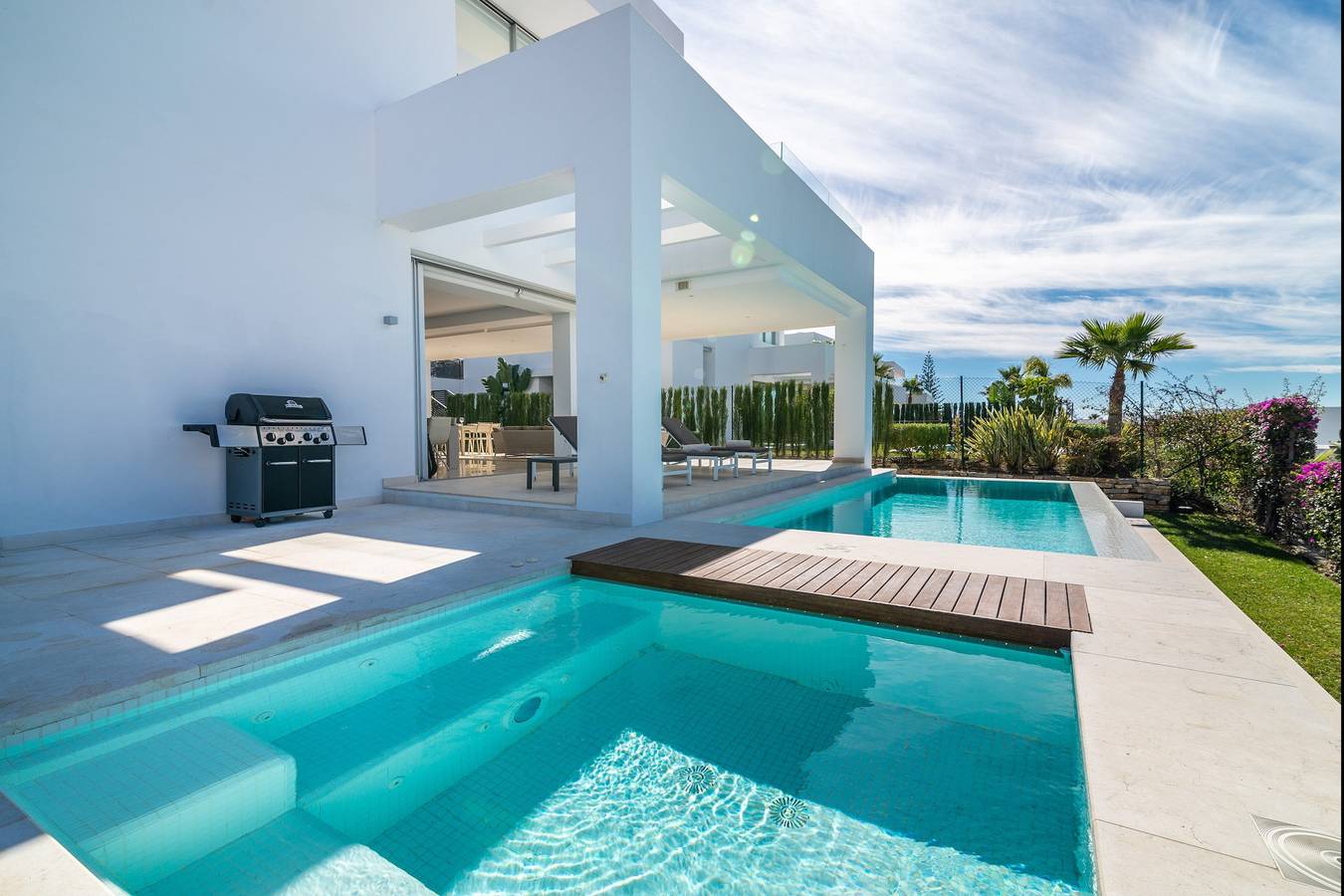 New Luxurious Villa next to Beach/Golf — La Finca in Las Chapas, Marbella