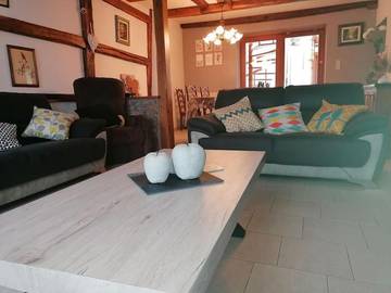Gîte pour 5 personnes, avec terrasse ainsi que jardin et vue dans Treignes