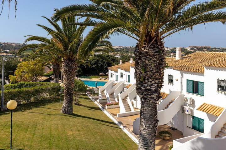 Ferienpark für 5 Personen, mit Kinderpool und Garten sowie Pool und Ausblick in Portugal - 3