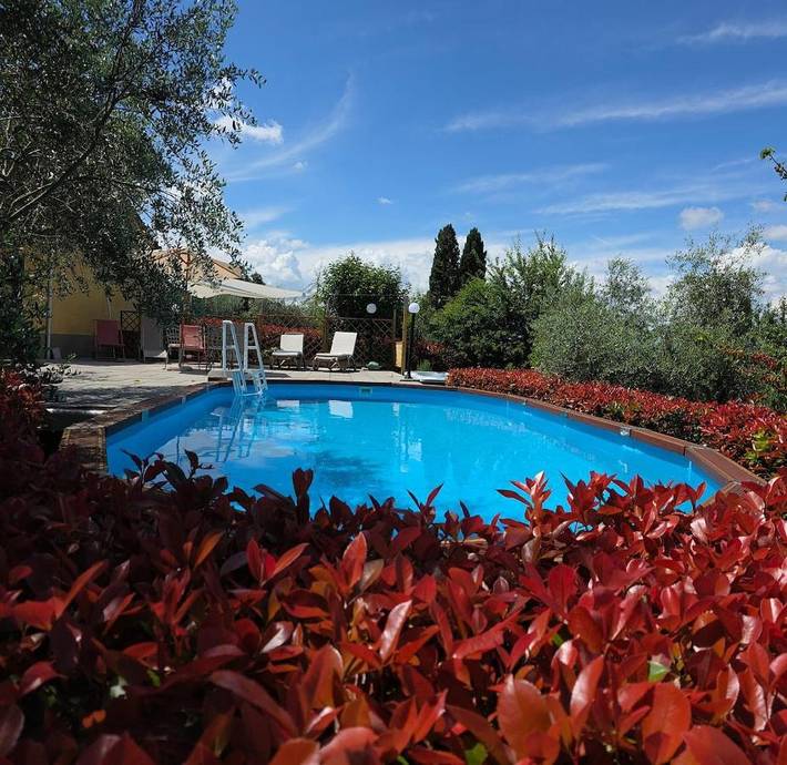 Villa per 7 persone, con giardino e panorama nonché piscina, con animali domestici a Quarrata