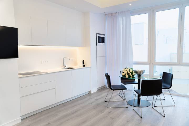 Apartmenthotel für 4 Personen, mit Balkon - 1