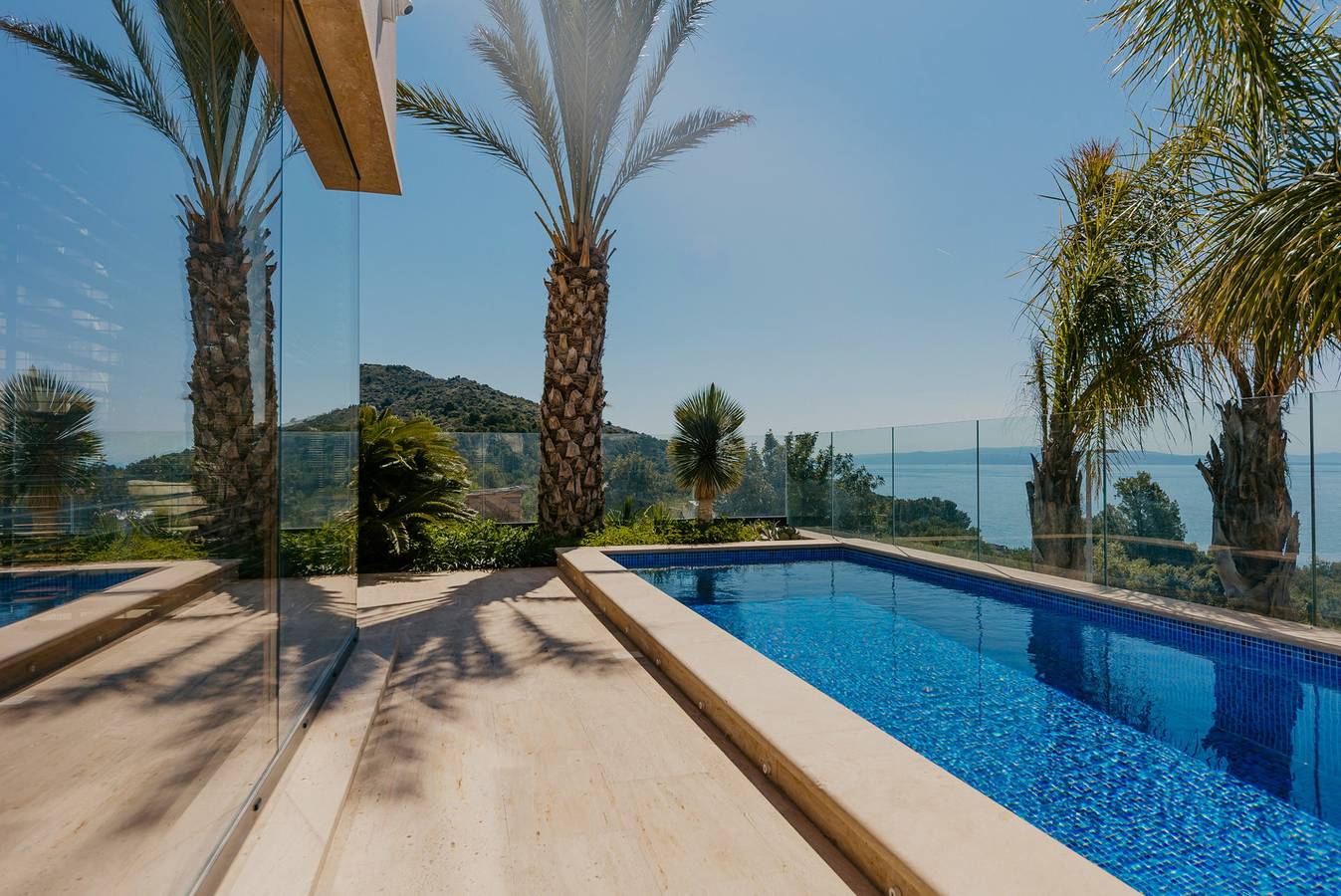 Villa Black & Gold with Pool in Okrug Gornji, Ciovo