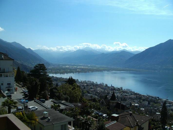 Ferienwohnung für 3 Personen, mit Sauna und Ausblick sowie Garten und Seeblick in Orselina