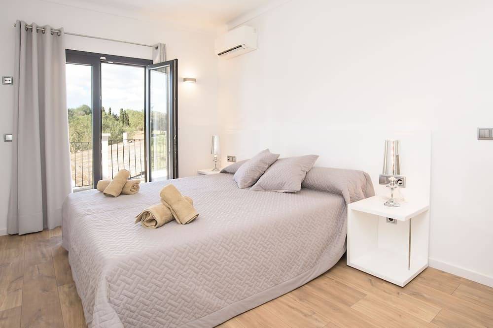 Batlet casa moderna, fantástica piscina y bbq en zona tranquila, climatizada. in s'Horta, Felanitx