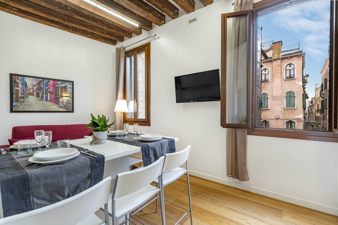 Entire apartment, Ca' Beccarie 1 by Wonderful Italy in Venice, Venice Province