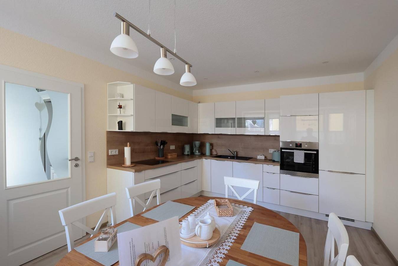Ganze Wohnung, Apartment „Fritsch“ mit gemeinsamer Terrasse und Wlan in Plaue, Thüringer Kernland