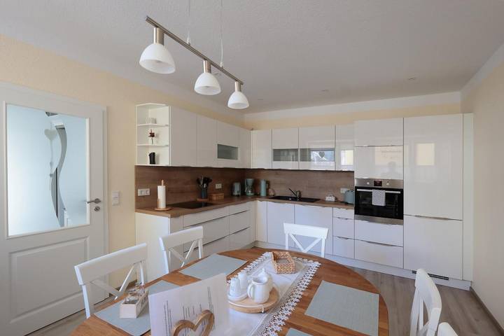 Ganze Wohnung, Apartment „Fritsch“ mit gemeinsamer Terrasse und Wlan in Plaue, Thüringer Kernland
