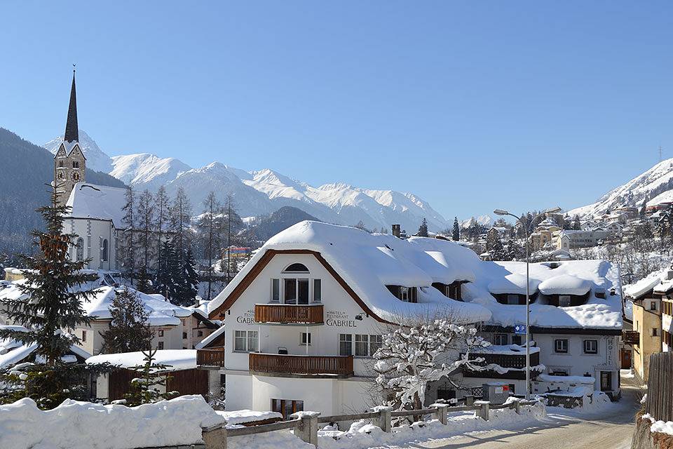 Hotel Gabriel - Double room with shower/toilet, medium in Scuol, Lower Engadine