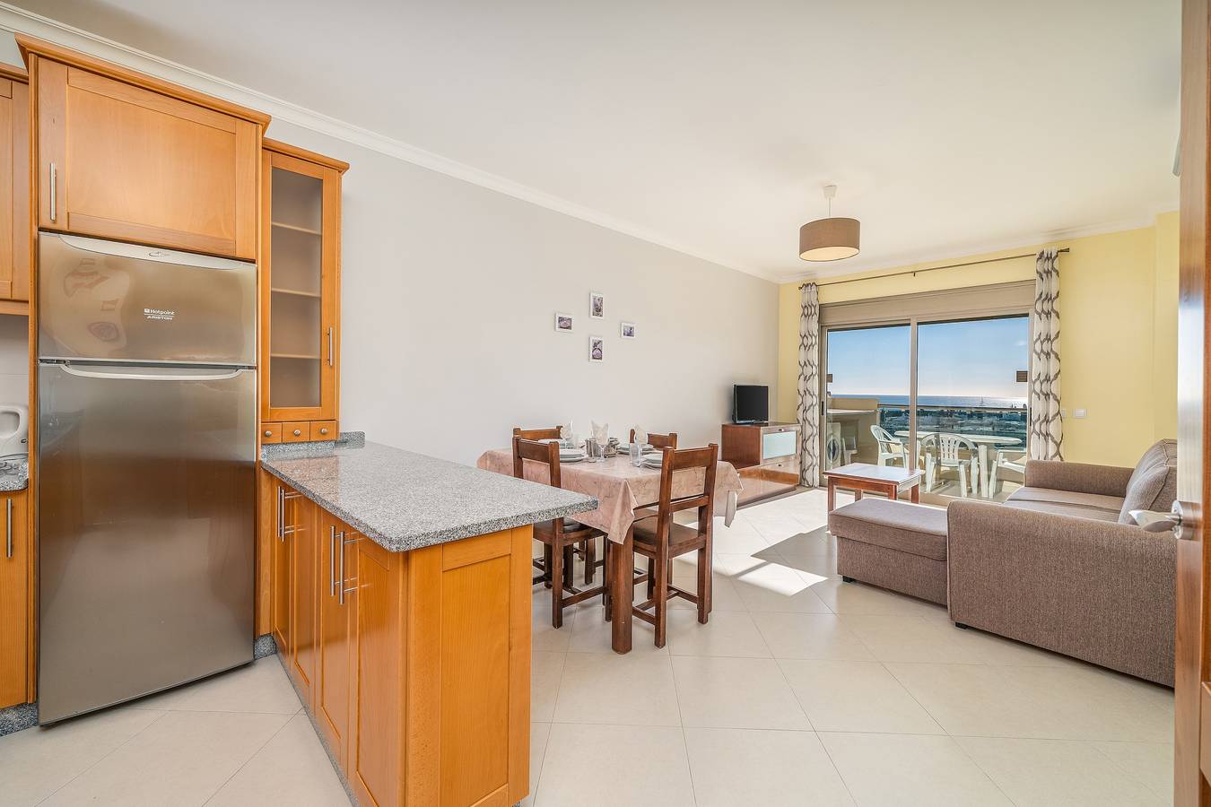 Ganze Wohnung, Apartment 'T1 Meerblick, Block 3-1.Og rechts' mit Meerblick, Wlan und Klimaanlage in Alporchinhos (Atlantikküste), Porches