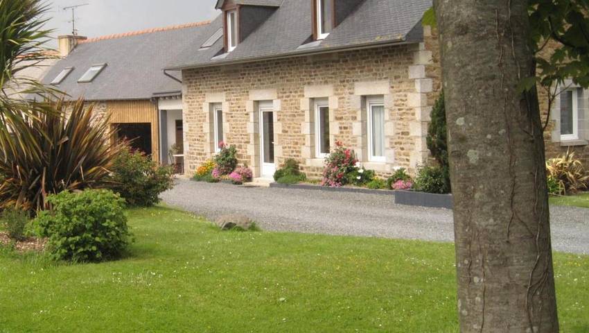 Gîte pour 4 personnes, avec jardin et vue à Coëtmieux
