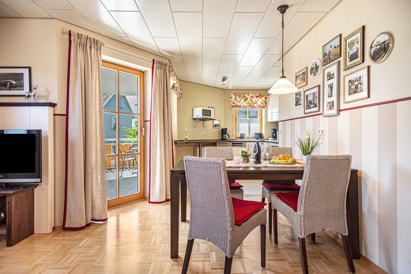 Entire apartment, Cosy Vacation Apartment 3 on "Trostelhof" with Balcony in Neufrach, Salem