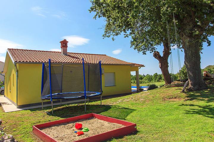 Villa für 6 Personen, mit Terrasse und Garten sowie Pool, mit Haustier in Istrien - 4