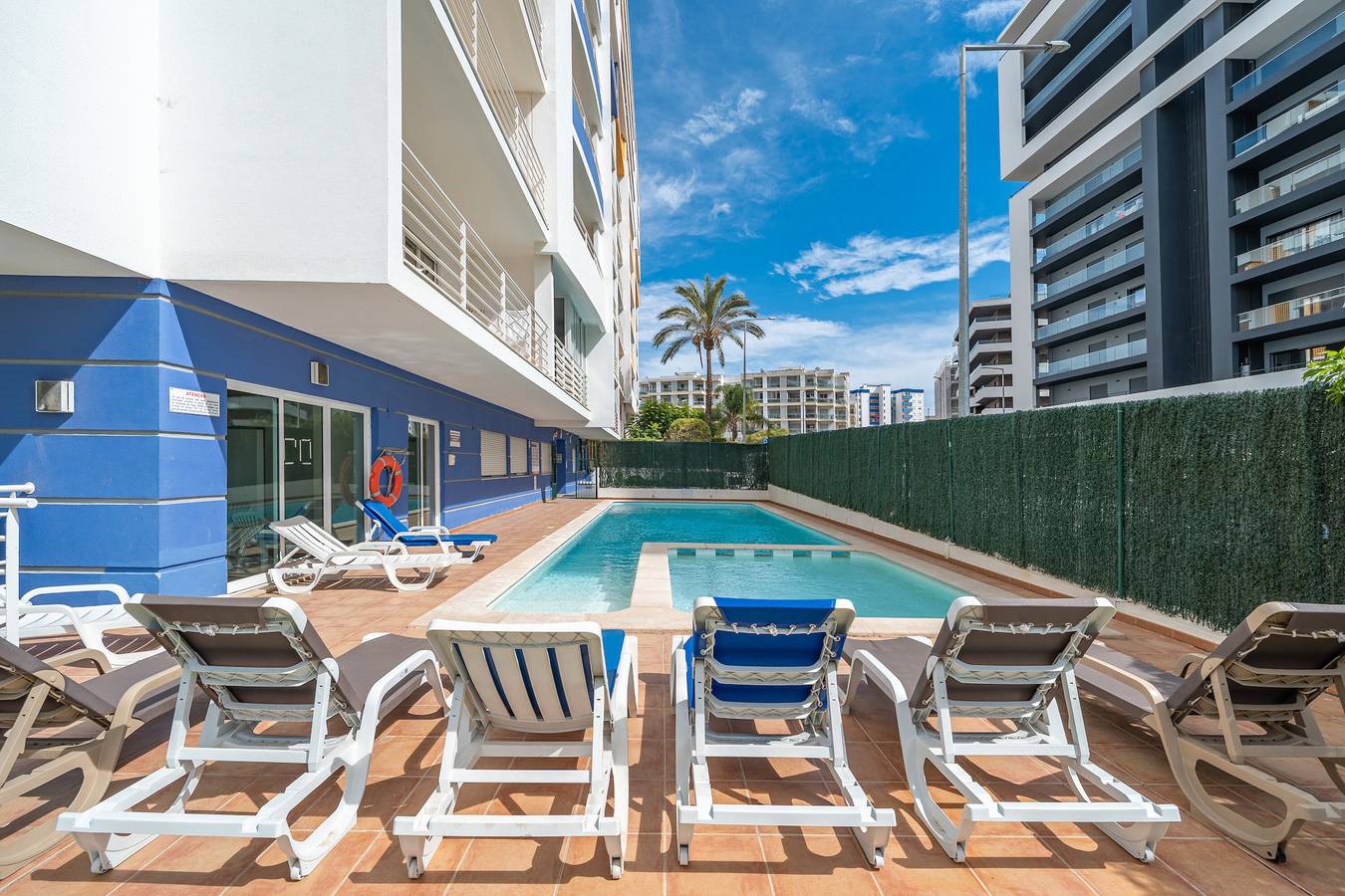 Appartamento intero, Appartamento 'Casa Shanti' con Piscina Condivisa, Wi-Fi e Aria Condizionata in Praia da Rocha, Portimao