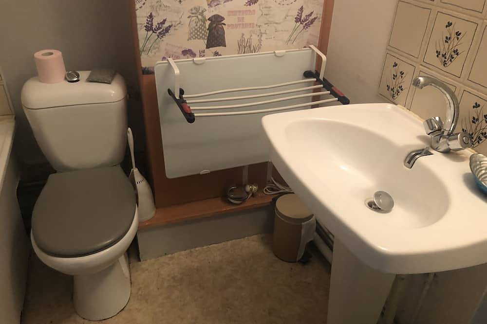 Appartement entier, Studio en face du casino et des thermes in Contrexéville, Neufchâteau