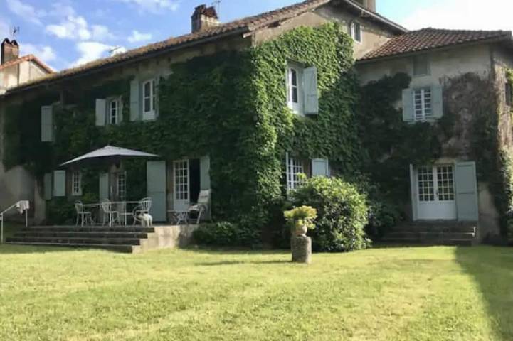 Location de vacances pour 20 personnes, avec Jardin à Saint-Constant (homonymie)