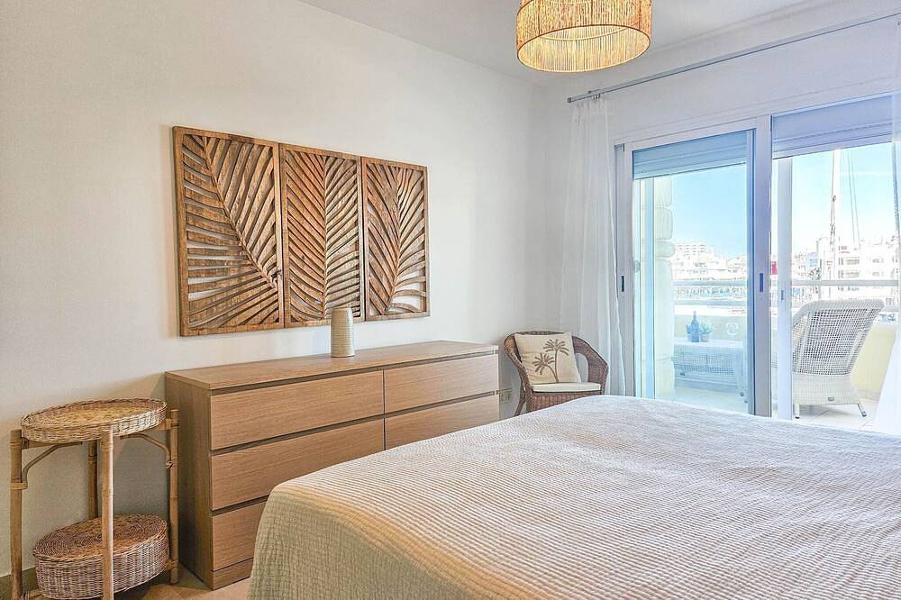 Entire apartment, Beachfront property in Benalmadena marina in Benalmádena Costa, Benalmádena