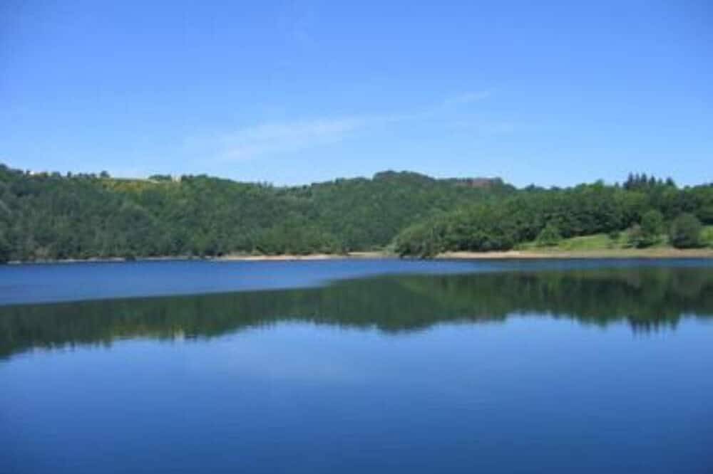 Châlet au bord du lac,avec grande terrasse in Mont-Roc, Région de Lacaune