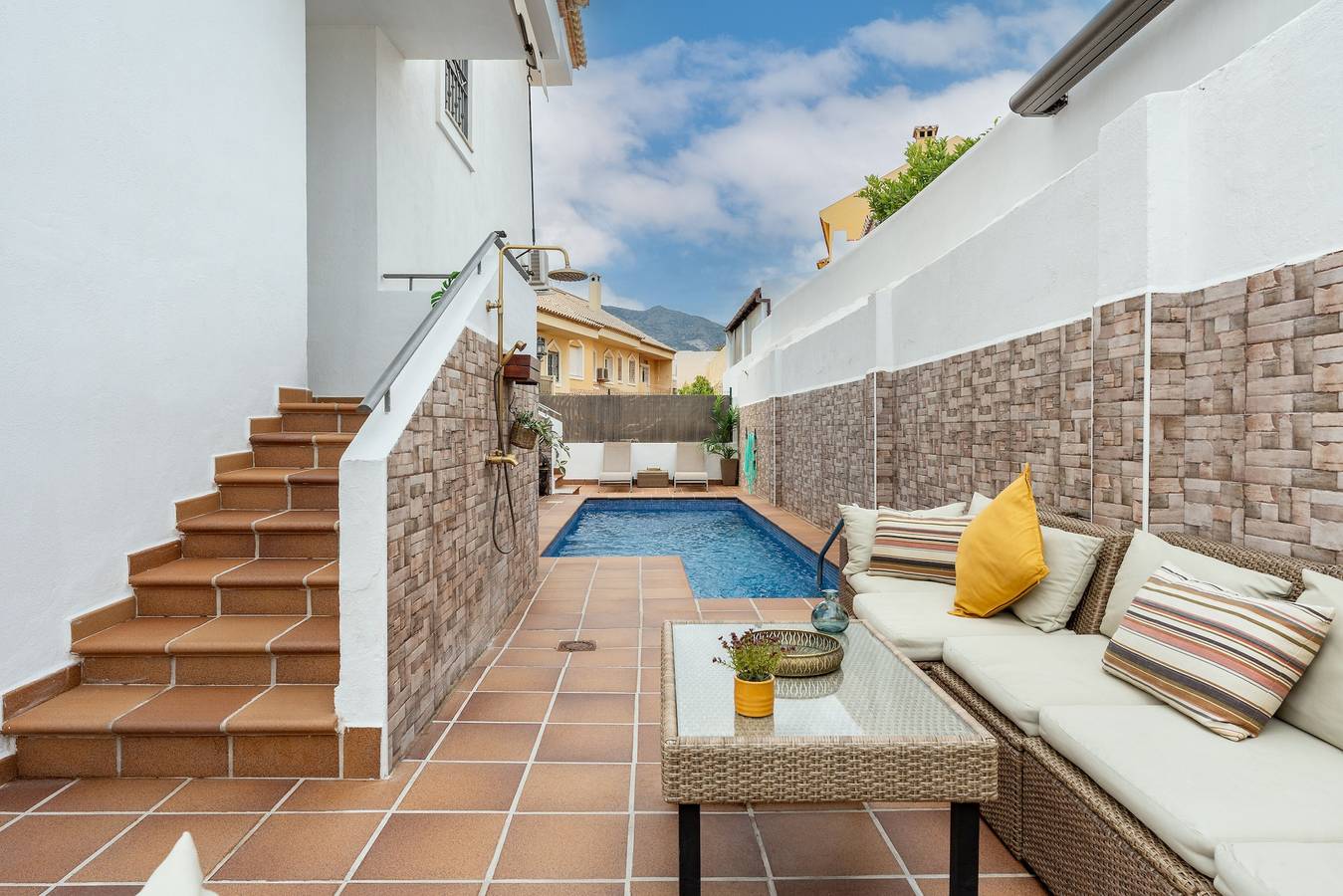 Villa 'Casa Ohana' con vistas al mar, Wi-Fi y aire acondicionado in Los Pacos, Fuengirola