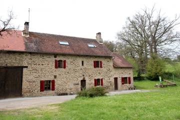 Gîte pour 15 personnes, avec jardin et terrasse à Bersac-sur-Rivalier