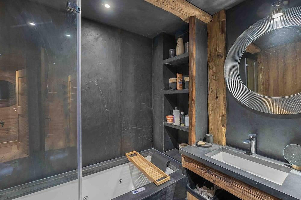 Ganze Wohnung, Direkt an der Piste, Sauna, Parkplatz, Wlan in La Tania, La Perrière