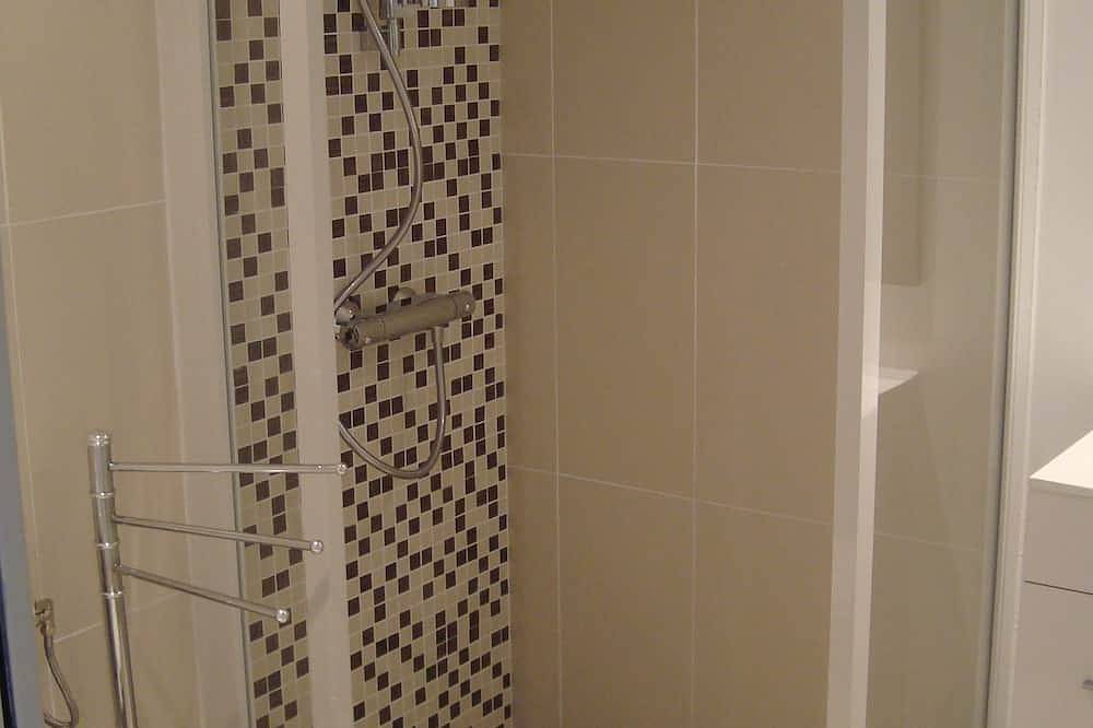 Appartement entier, Studio N°3 à Tiuccia, les pieds dans l'eau, climatisé, wifi in Tiuccia, Casaglione
