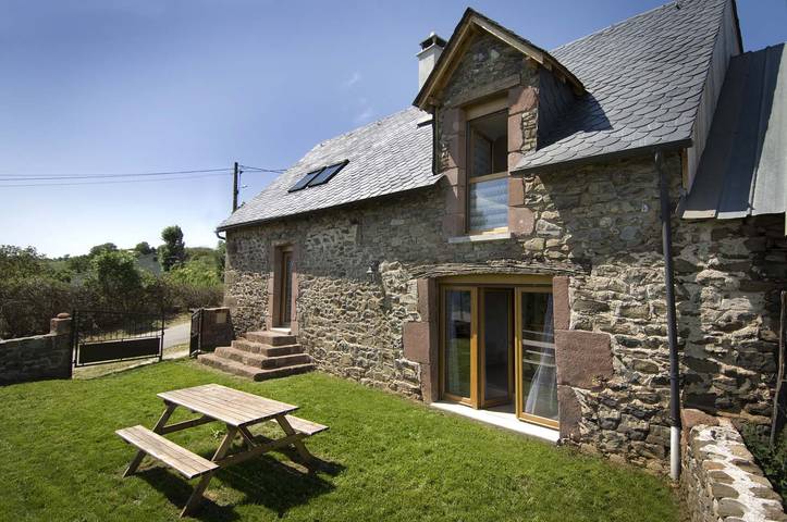 Gîte pour 6 personnes, avec Terrasse ainsi que Jardin et Vue dans Saint-Pierre-de-Nogaret