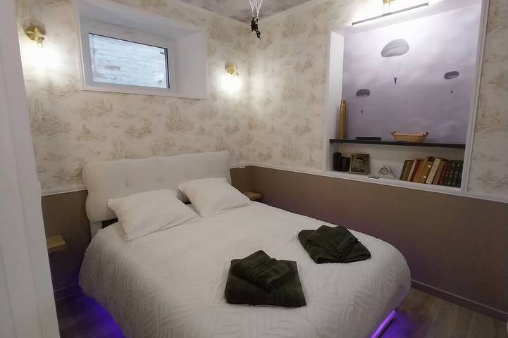 Ganze Wohnung, The \"Liberté\" Apartment: A Journey Back to the 1940s in Carentan les Marais, Saint-Lô und Umgebung