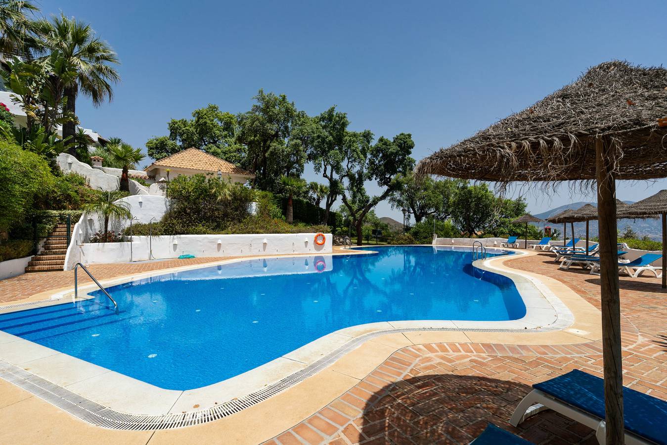 Appartement entier, Mairena 23 - Apartment with Breathtaking Views in Urbanizacion Las Jacarandas, Costa del Sol