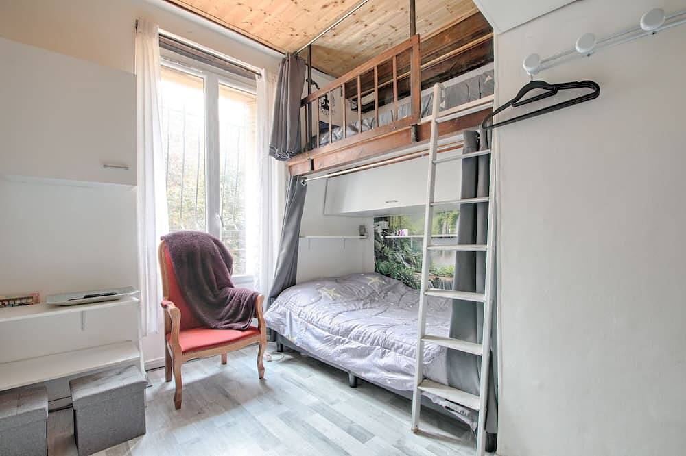 Entire apartment, L'Espace Calme et Sérénité - Studio proche métro in Ivry-sur-Seine, Val-de-Marne
