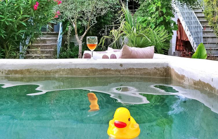 Entire holiday apartment, Cozy Apartment with Terrace, Pool & River Views in Nyons, Nyons region