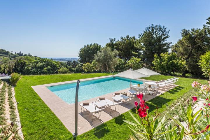 Casa vacanza per 15 persone, con Giardino e Piscina in Provincia di Ascoli Piceno