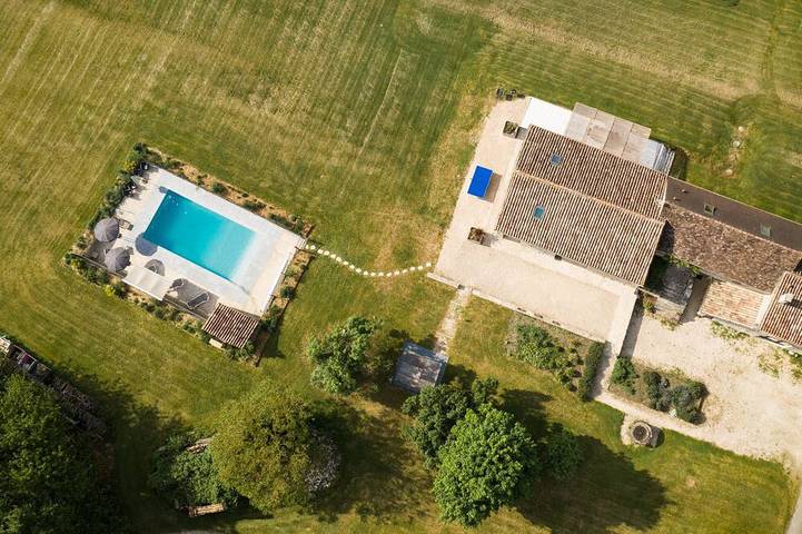 Location de vacances pour 14 personnes, avec Terrasse et Jardin à Naussannes