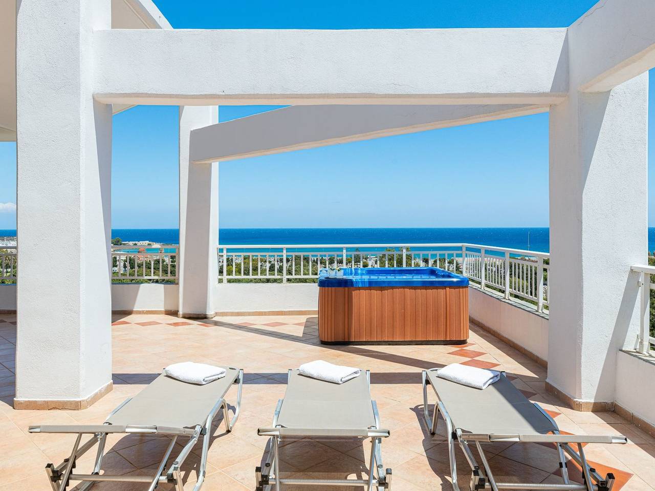 Ganze Wohnung, Wunderschöne Wohnung mit Meerblick und Whirlpool in Rhodos Stadt, Rhodos
