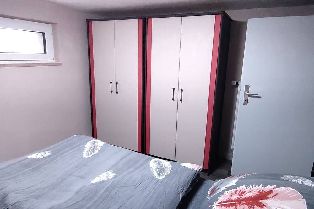 Ganze Wohnung, Ferien- und Monteurwohnung Souterrain (1-3 Personen) in Wettelsheim, Treuchtlingen