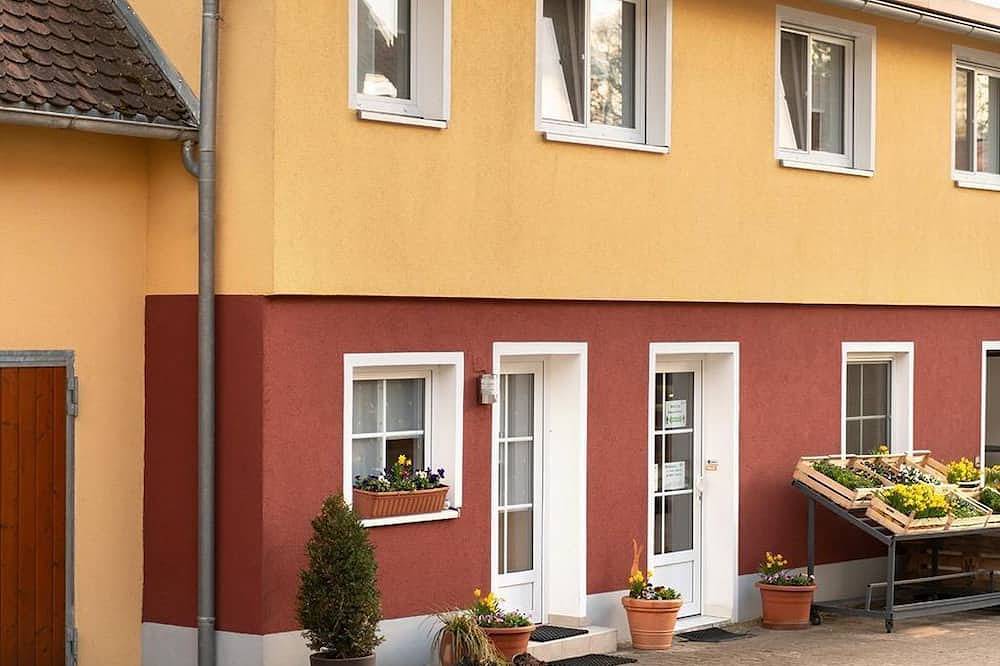 Ganze Wohnung, Gästezimmer/Appartement Familie John - Appartement mit Küche in Veitsbronn, Franken
