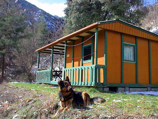 Gîte pour 6 personnes, avec jardin ainsi que vue et piscine, animaux acceptés à Escaro